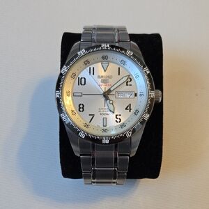 Seiko Silver Sports Watch with White Dial